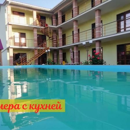 Solnechnaia Dacha Aparthotel Bugaz Exterior foto