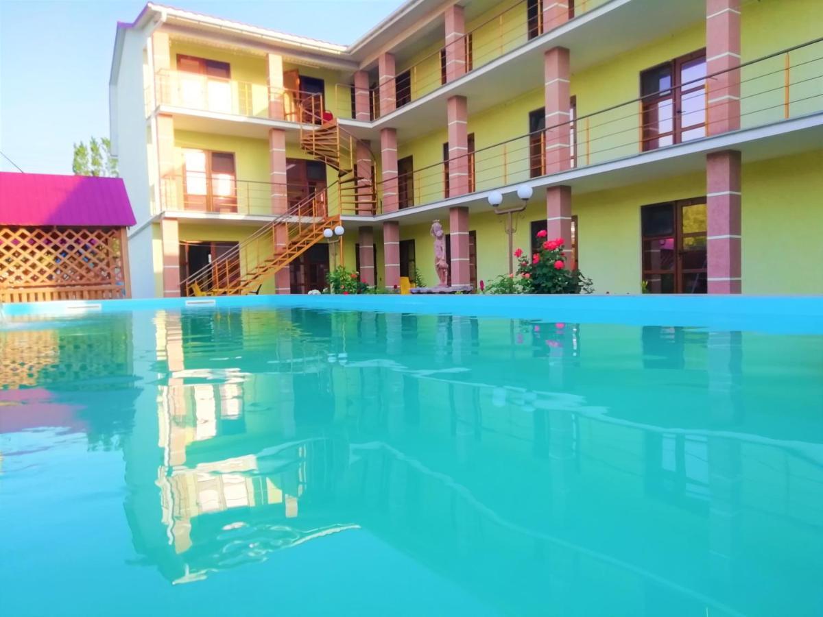 Solnechnaia Dacha Aparthotel Bugaz Exterior foto