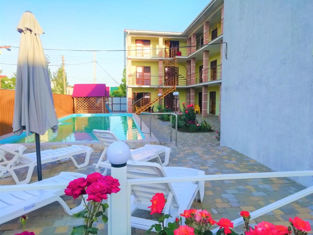 Solnechnaia Dacha Aparthotel Bugaz Exterior foto