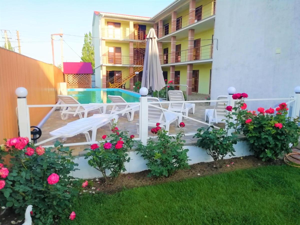 Solnechnaia Dacha Aparthotel Bugaz Exterior foto