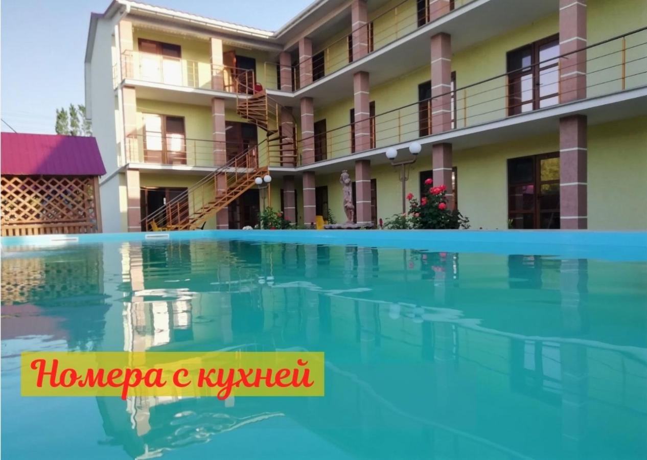 Solnechnaia Dacha Aparthotel Bugaz Exterior foto