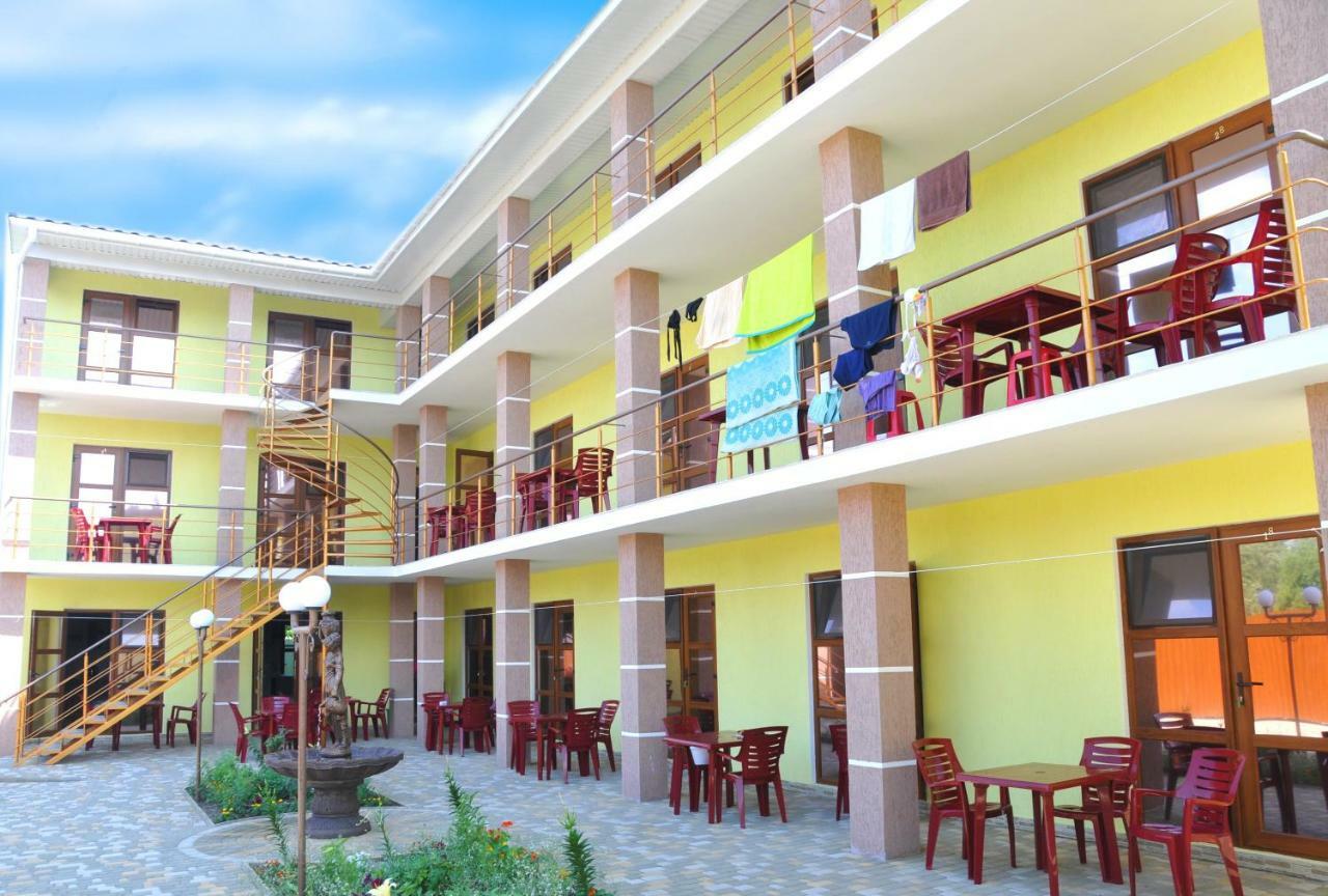 Solnechnaia Dacha Aparthotel Bugaz Exterior foto