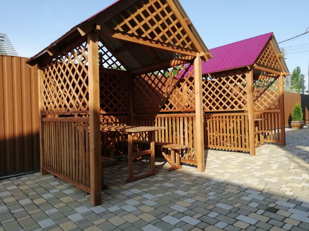 Solnechnaia Dacha Aparthotel Bugaz Exterior foto